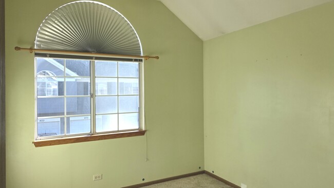 Building Photo - 427 Village Creek Dr