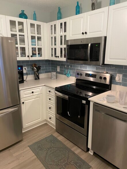 Kitchen - 4140 Breezewood Dr
