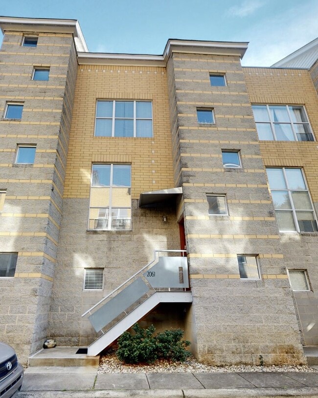 Building Photo - 2061 Atherton Heights Ln