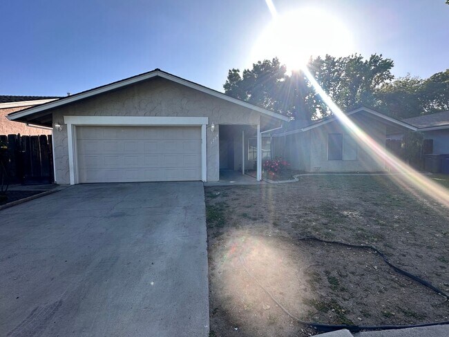 Building Photo - APPLY FOR THIS BEAUTIFUL HOME TODAY!