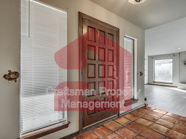 Building Photo - 2704 Silvertree Dr