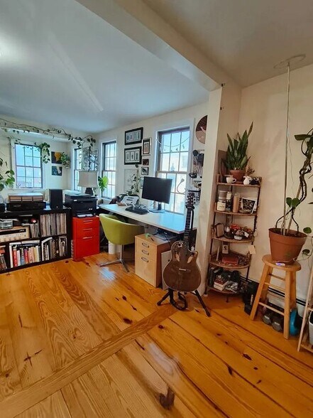 Building Photo - 1009 Brown St