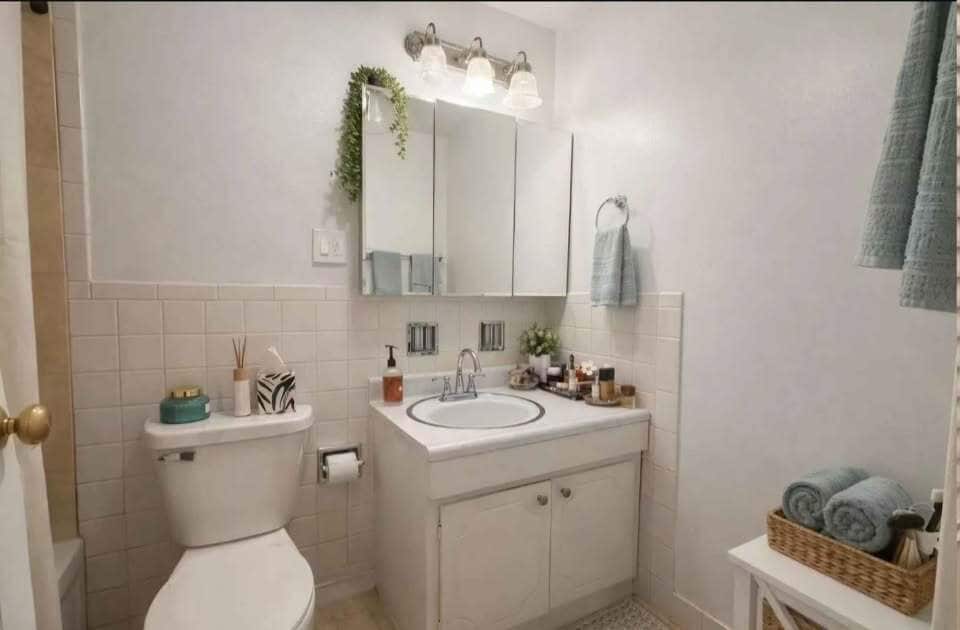 Building Photo - 539 W Stratford Pl