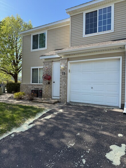 End unit in Plymouth - 2240 Ranchview Ln N