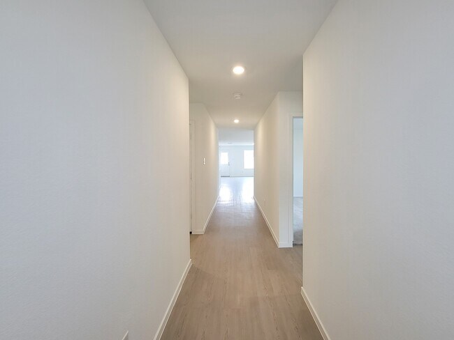 Building Photo - 15675 Plum Brk Dr