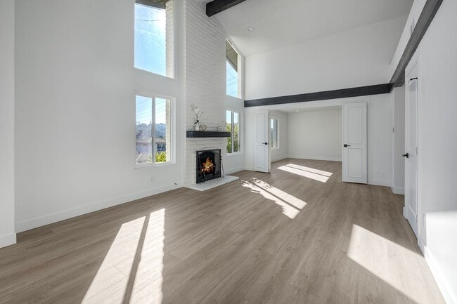 Building Photo - Beautifully remodeled single-story home in the heart of Solana Beach!