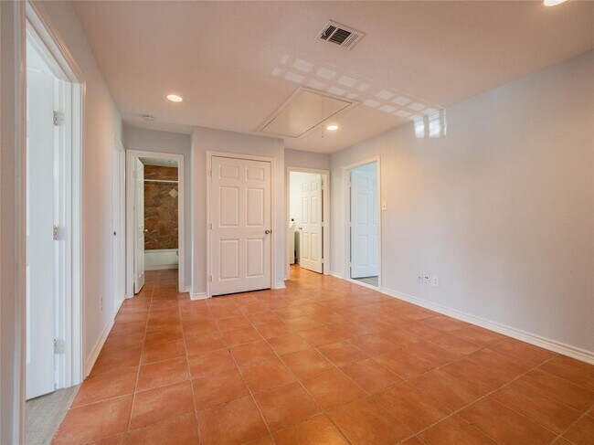 Building Photo - 1018 Todville Rd