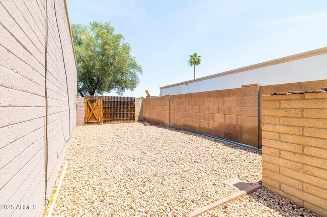 Building Photo - 2847 E Acoma Dr
