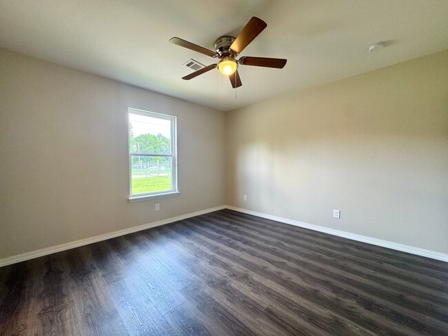 Building Photo - 2 Bedroom/2 Bathroom Triplex Unit in Southside