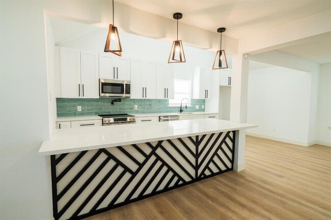 Building Photo - 1402 Bayou Shore Dr