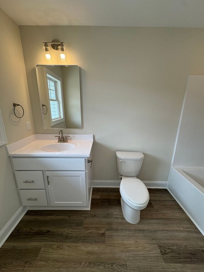 Building Photo - Stunning Townhome in Sneads Ferry