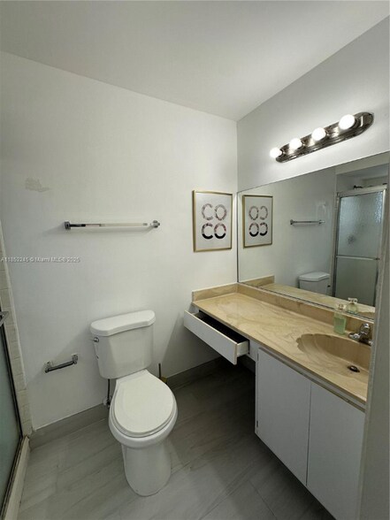 Building Photo - 8660 SW 149th Ave
