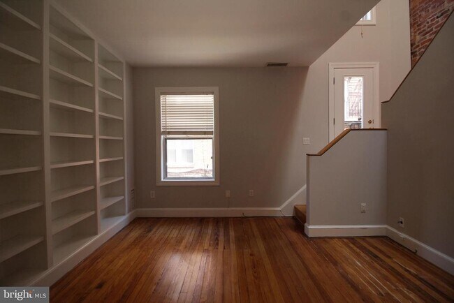 Building Photo - 1809 Riggs Pl NW