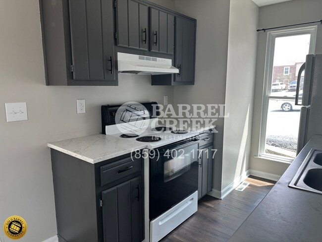 Building Photo - 2-Bed 1.5-Bath Townhome