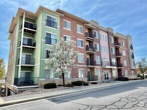 Building Photo - Wonderful Sandy Condo Near Hale Center The...