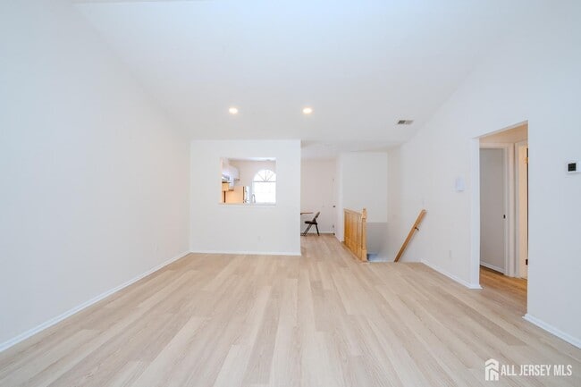 Building Photo - 32 Tanglewood Ct