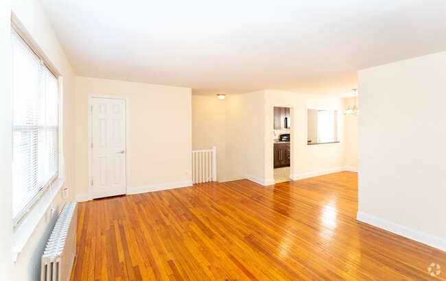 Living Room - Grandview Gardens Apartments