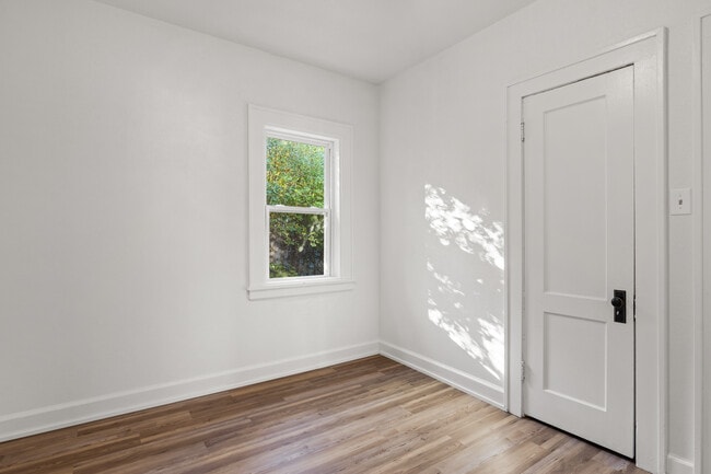 Building Photo - 402 Burlington Ave