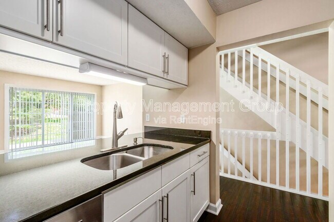 Building Photo - 1812 Bennigan Dr