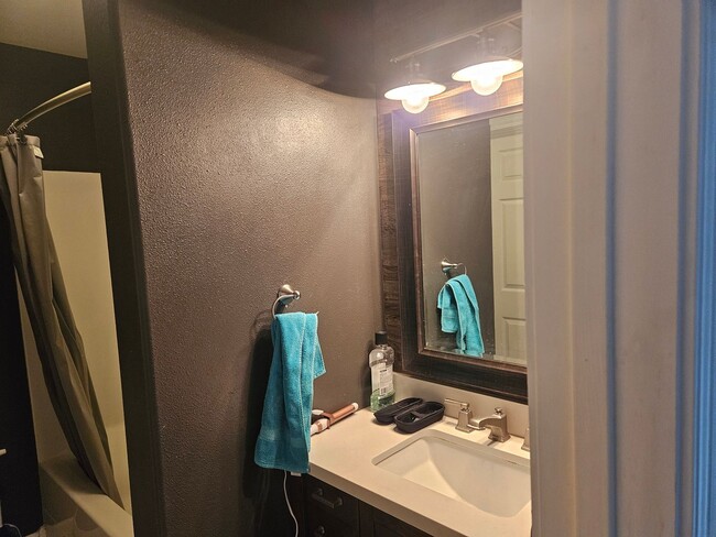 Building Photo - Fully Furnished Split Level Two-Bedroom Home