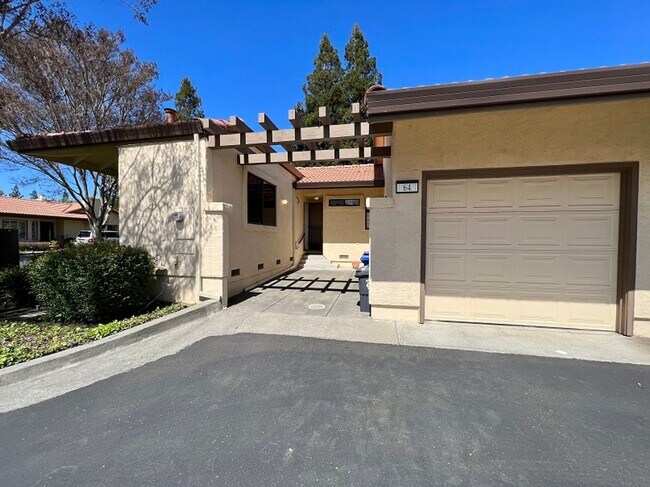 Building Photo - 64 Fountain Grove Cir
