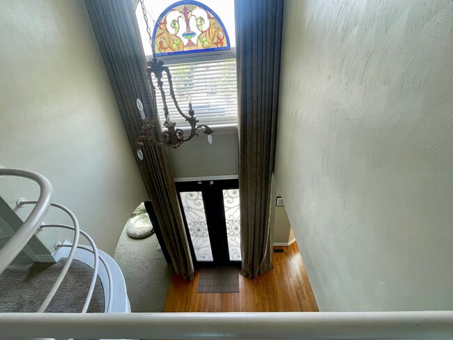 Building Photo - Beautiful 5 Bedroom Single Family Home in Great Bridge Area