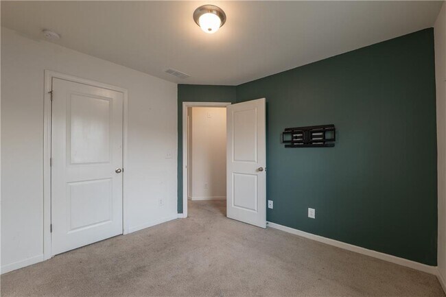 Building Photo - 915 Society Cir