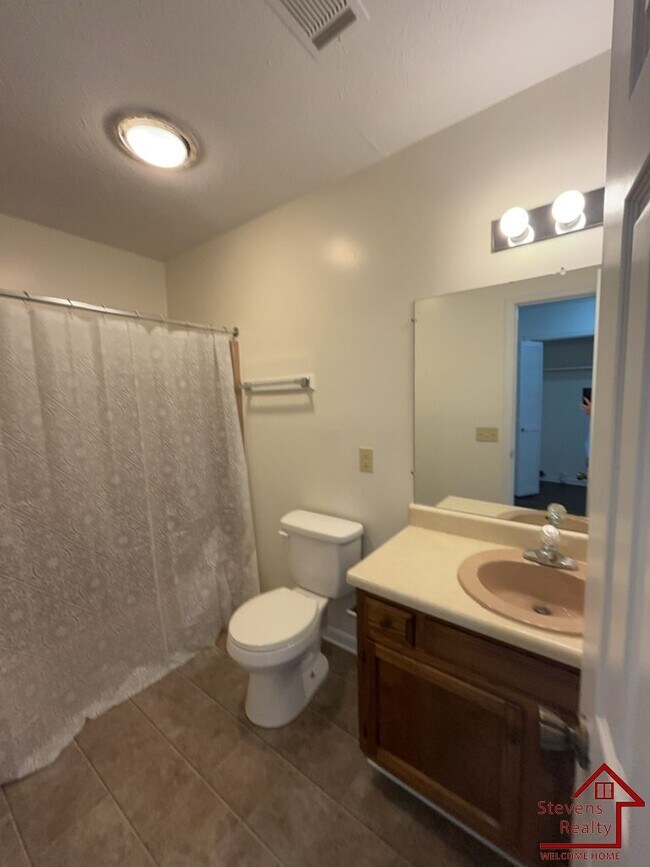 Building Photo - 409 Oriole Dr