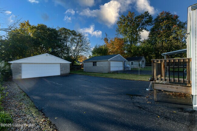 Building Photo - 720 Gheens Ave