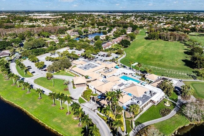 Building Photo - 8566 Casa Del Lago