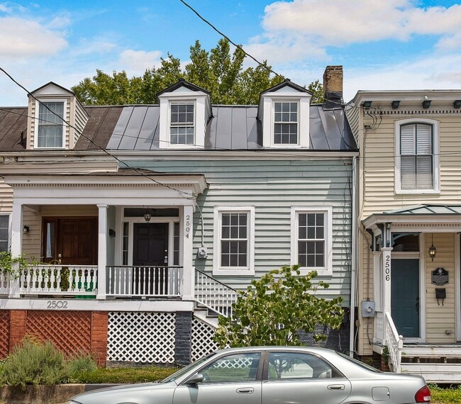 Building Photo - $1,800 / 2 br / 2 ba / 959 sqft