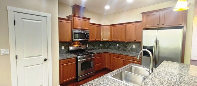 Building Photo - Beautiful Bull Mountain 4 Bedroom 2 1/2 Bath Home Just a Block from the Community Pool and Park!