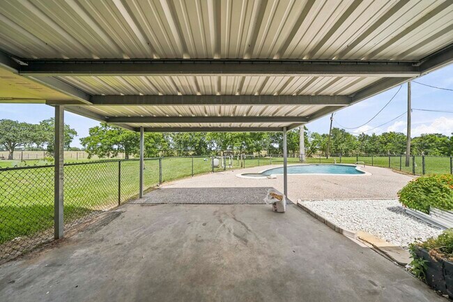 Building Photo - 302 Country Rd
