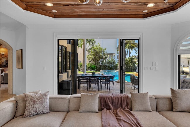 Building Photo - 1011 Rhodes Villa Ave