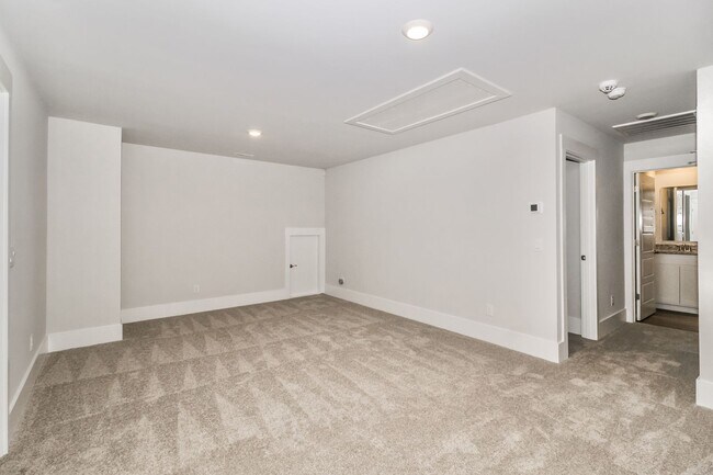 Building Photo - Beautiful Home in Rolling Hills - $200 Off 1st Month Rent (Upon Approval)