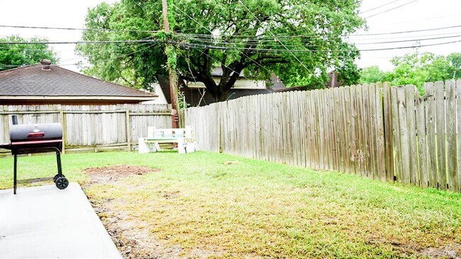 Building Photo - 6708 Biggs Ct