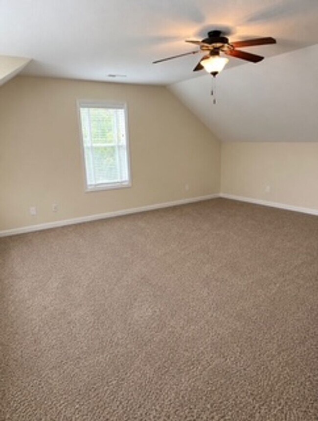 Building Photo - Maryville 37803 - 3 bedroom 2.5 bath home - Call Debra Johnson (865) 591-8281