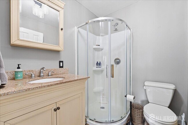 Building Photo - 2606 Trafalgar Square