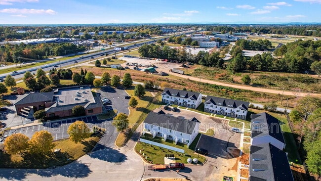 Building Photo - 27 English Ct