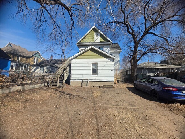 Building Photo - 626 NE Taylor St