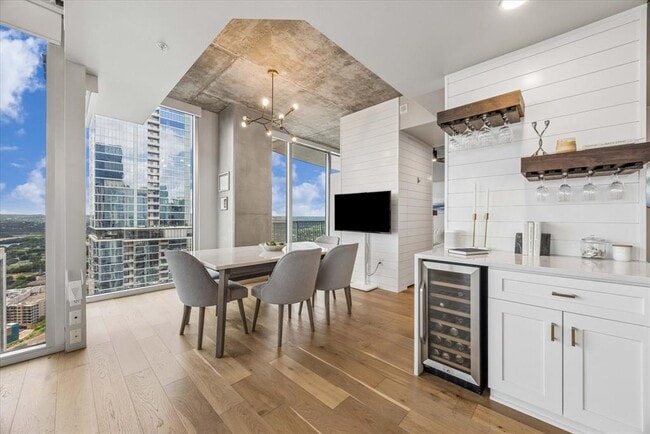 Building Photo - 360 Nueces St