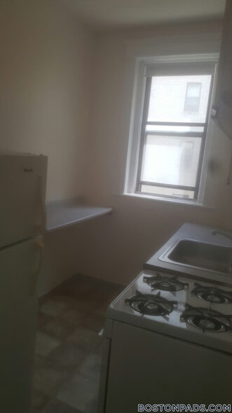Primary Photo - 1148 Commonwealth Ave