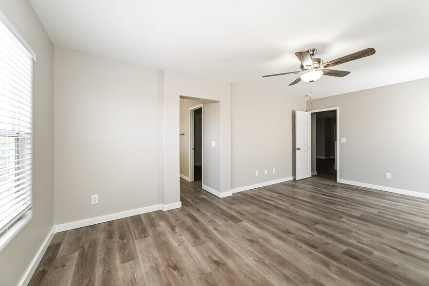 Building Photo - 6244 W Haleh Ave