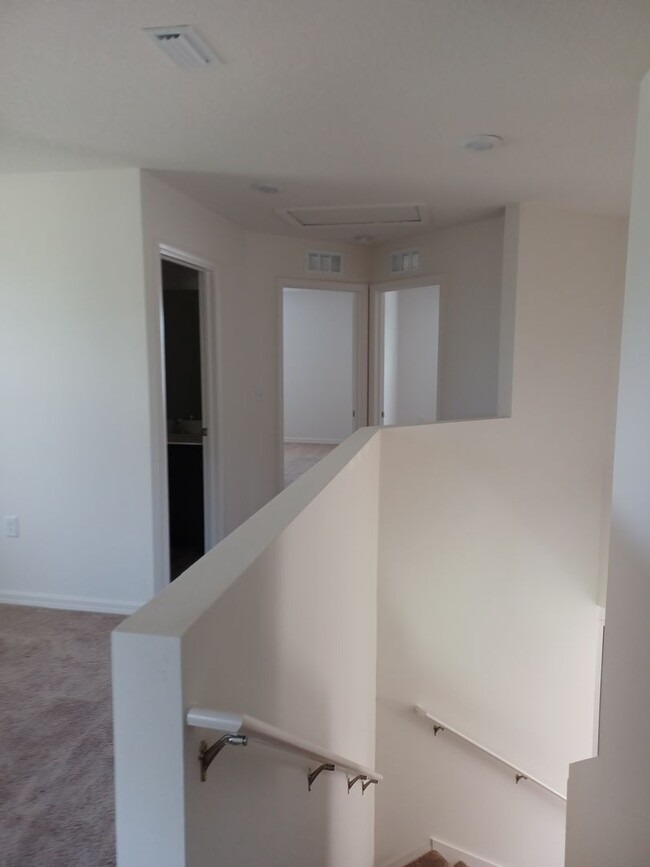 Building Photo - *** 2 WEEKS FREE RENT ***  5 bedroom 3.5 b...