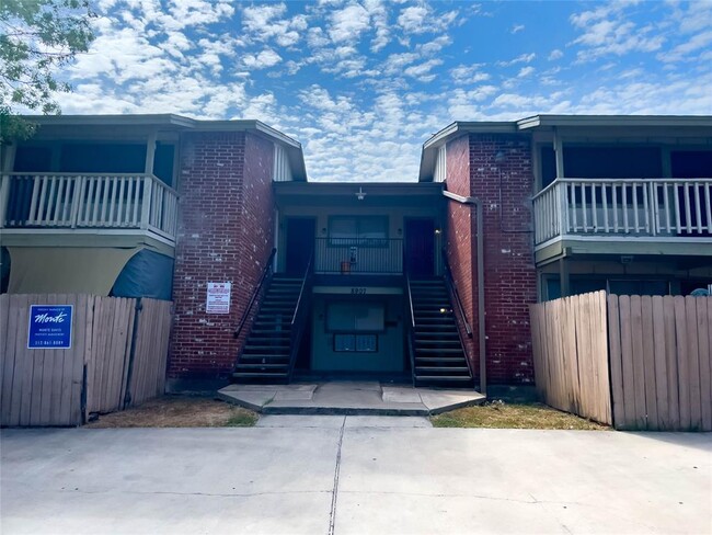 Primary Photo - 8907 Parkfield Dr