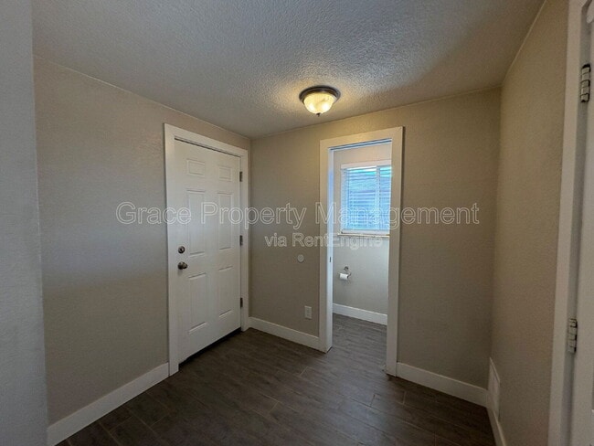 Building Photo - 1673 S Benton St