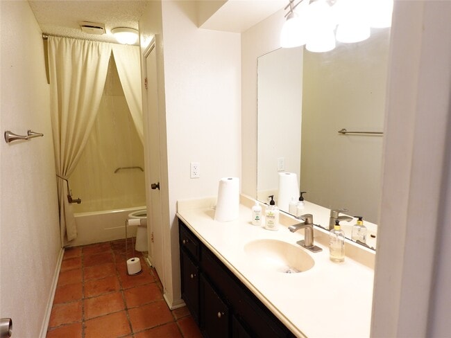 Building Photo - 6215 Pinole Forest Dr