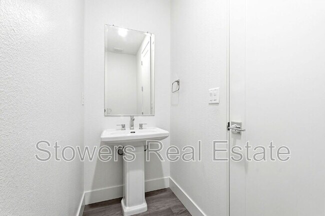 Building Photo - 6336 Moser Wy