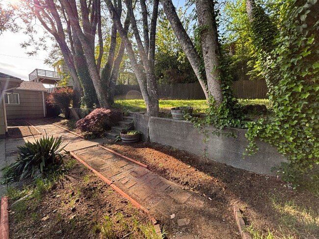 Building Photo - 3604 Madrona St