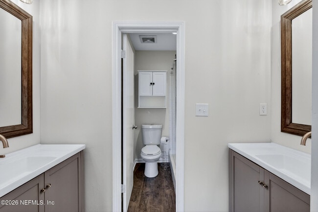 Building Photo - 7701 Baymeadows Cir W